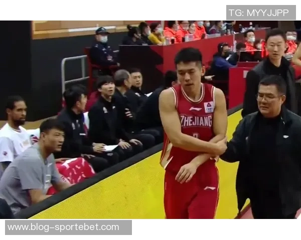 陆文博末节发力两记三分助力球队逆转拿下15分5篮板表现出色 陆文博末节发力两记三分助力球队逆转拿下15分5篮板表现出色