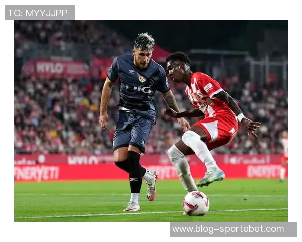 西甲联盟因球场积雪达20厘米申请推迟比赛天气影响引发关注